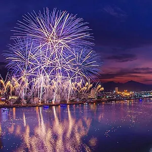 Hotel Ibiza Riverfront Powered By Aston, Da Nang